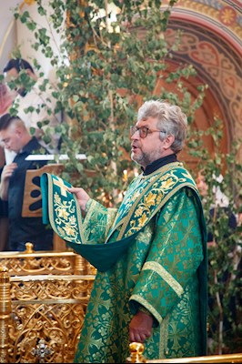 Митрополит Игнатий совершил Божественную литургию и вечерню в Свято-Троицком кафедральном соборе г. Саратова