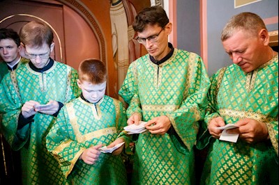 Митрополит Игнатий совершил Божественную литургию и вечерню в Свято-Троицком кафедральном соборе г. Саратова