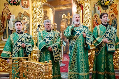 Митрополит Игнатий совершил Божественную литургию и вечерню в Свято-Троицком кафедральном соборе г. Саратова