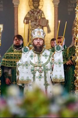 Митрополит Игнатий совершил Божественную литургию и вечерню в Свято-Троицком кафедральном соборе г. Саратова