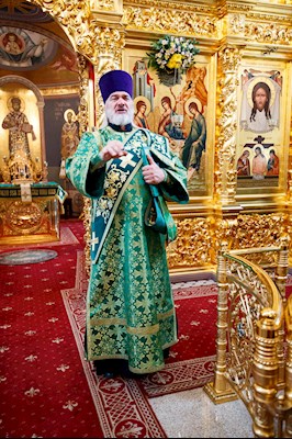 Митрополит Игнатий совершил Божественную литургию и вечерню в Свято-Троицком кафедральном соборе г. Саратова
