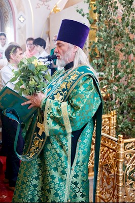 Митрополит Игнатий совершил Божественную литургию и вечерню в Свято-Троицком кафедральном соборе г. Саратова