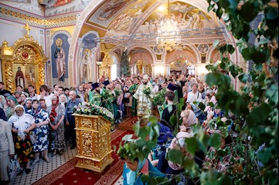 Митрополит Игнатий совершил Божественную литургию и вечерню в Свято-Троицком кафедральном соборе г. Саратова