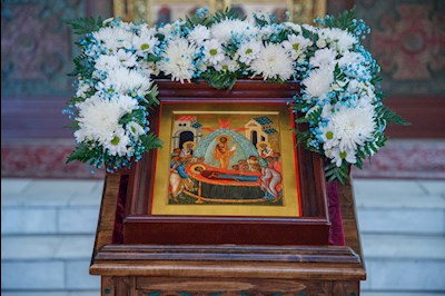 Выпускники СПДС в священном сане совершили богослужение