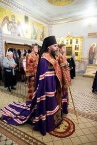 В канун празднования Собора Саратовских святых Митрополит Лонгин совершил Всенощное бдение в Свято-Троицком кафедральном соборе города Саратова