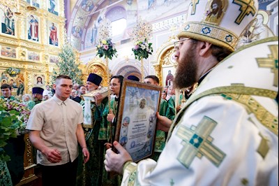Митрополит Игнатий совершил Божественную литургию и вечерню в Свято-Троицком кафедральном соборе г. Саратова