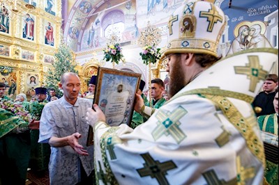 Митрополит Игнатий совершил Божественную литургию и вечерню в Свято-Троицком кафедральном соборе г. Саратова