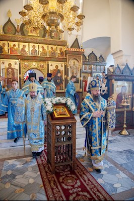 Выпускники СПДС в священном сане совершили богослужение