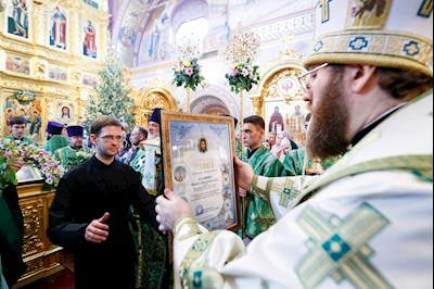 Митрополит Игнатий совершил Божественную литургию и вечерню в Свято-Троицком кафедральном соборе г. Саратова