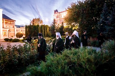 В канун Собора Саратовских святых совершено соборное архиерейское богослужение