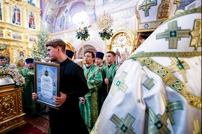 Митрополит Игнатий совершил Божественную литургию и вечерню в Свято-Троицком кафедральном соборе г. Саратова