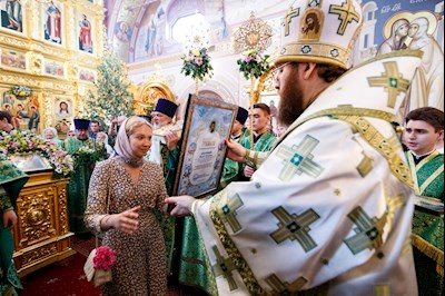 Митрополит Игнатий совершил Божественную литургию и вечерню в Свято-Троицком кафедральном соборе г. Саратова