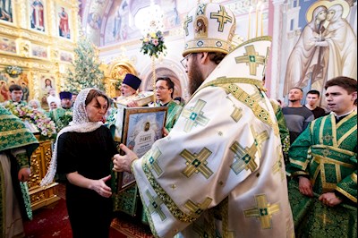 Митрополит Игнатий совершил Божественную литургию и вечерню в Свято-Троицком кафедральном соборе г. Саратова