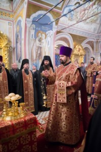 В канун празднования Собора Саратовских святых Митрополит Лонгин совершил Всенощное бдение в Свято-Троицком кафедральном соборе города Саратова
