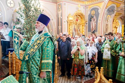 Митрополит Игнатий совершил Божественную литургию и вечерню в Свято-Троицком кафедральном соборе г. Саратова
