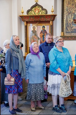 Выпускники СПДС в священном сане совершили богослужение