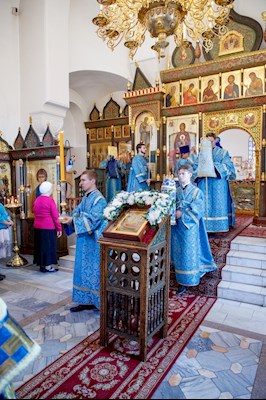 Выпускники СПДС в священном сане совершили богослужение