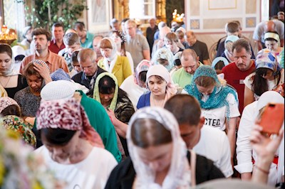 Митрополит Игнатий совершил Божественную литургию и вечерню в Свято-Троицком кафедральном соборе г. Саратова