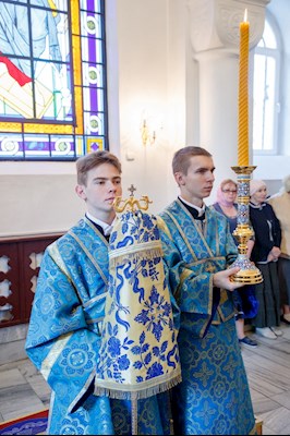 Выпускники СПДС в священном сане совершили богослужение