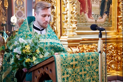 Митрополит Игнатий совершил Божественную литургию и вечерню в Свято-Троицком кафедральном соборе г. Саратова