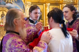 Крещальная Литургия в Свято-Троицком соборе Саратова