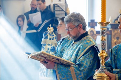 Выпускники СПДС в священном сане совершили богослужение