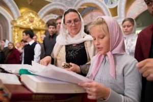 В канун празднования Собора Саратовских святых Митрополит Лонгин совершил Всенощное бдение в Свято-Троицком кафедральном соборе города Саратова