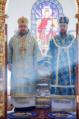 Выпускники СПДС в священном сане совершили богослужение