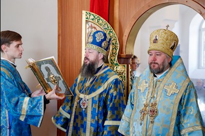 Выпускники СПДС в священном сане совершили богослужение