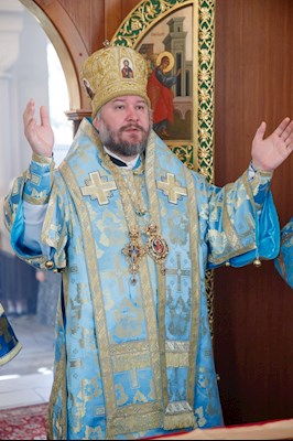 Выпускники СПДС в священном сане совершили богослужение