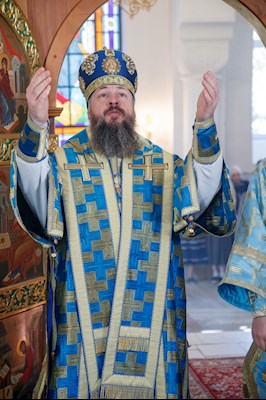 Выпускники СПДС в священном сане совершили богослужение