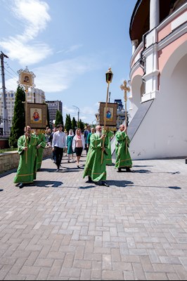 Митрополит Игнатий совершил Божественную литургию и вечерню в Свято-Троицком кафедральном соборе г. Саратова