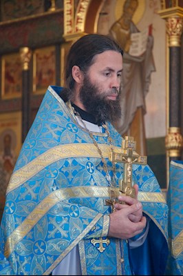 Выпускники СПДС в священном сане совершили богослужение