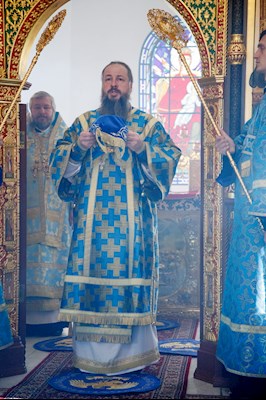 Выпускники СПДС в священном сане совершили богослужение