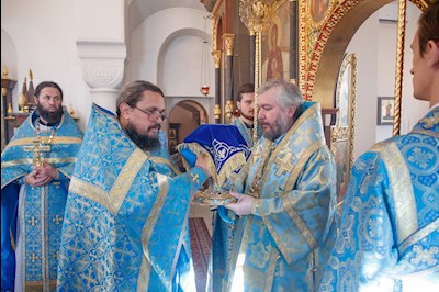 Выпускники СПДС в священном сане совершили богослужение