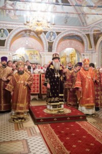 В канун празднования Собора Саратовских святых Митрополит Лонгин совершил Всенощное бдение в Свято-Троицком кафедральном соборе города Саратова