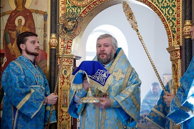 Выпускники СПДС в священном сане совершили богослужение