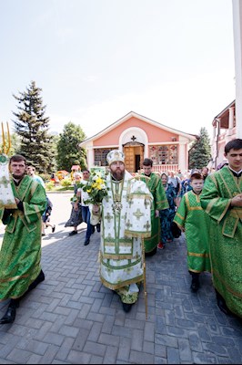 Митрополит Игнатий совершил Божественную литургию и вечерню в Свято-Троицком кафедральном соборе г. Саратова