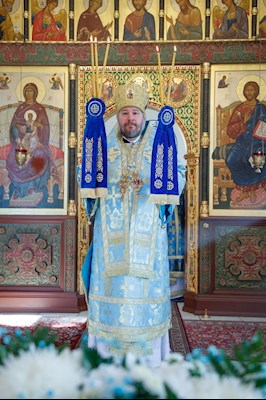 Выпускники СПДС в священном сане совершили богослужение
