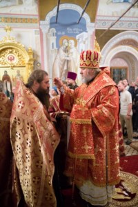 В канун празднования Собора Саратовских святых Митрополит Лонгин совершил Всенощное бдение в Свято-Троицком кафедральном соборе города Саратова
