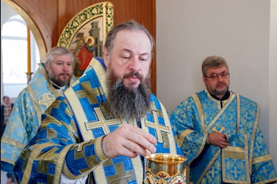 Выпускники СПДС в священном сане совершили богослужение