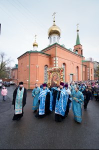 В Саратове в день празднования в честь Казанской иконы Божией Матери и День народного единства прошел крестный ход