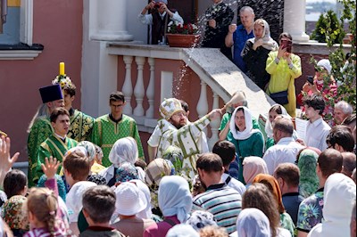 Митрополит Игнатий совершил Божественную литургию и вечерню в Свято-Троицком кафедральном соборе г. Саратова