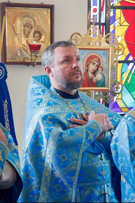 Выпускники СПДС в священном сане совершили богослужение