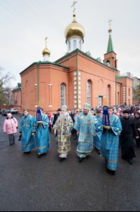 В Саратове в день празднования в честь Казанской иконы Божией Матери и День народного единства прошел крестный ход