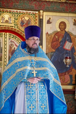 Выпускники СПДС в священном сане совершили богослужение