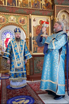 Выпускники СПДС в священном сане совершили богослужение