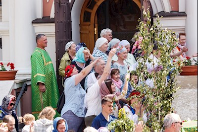 Митрополит Игнатий совершил Божественную литургию и вечерню в Свято-Троицком кафедральном соборе г. Саратова