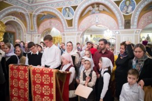 В канун празднования Собора Саратовских святых Митрополит Лонгин совершил Всенощное бдение в Свято-Троицком кафедральном соборе города Саратова