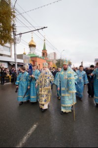 В Саратове в день празднования в честь Казанской иконы Божией Матери и День народного единства прошел крестный ход